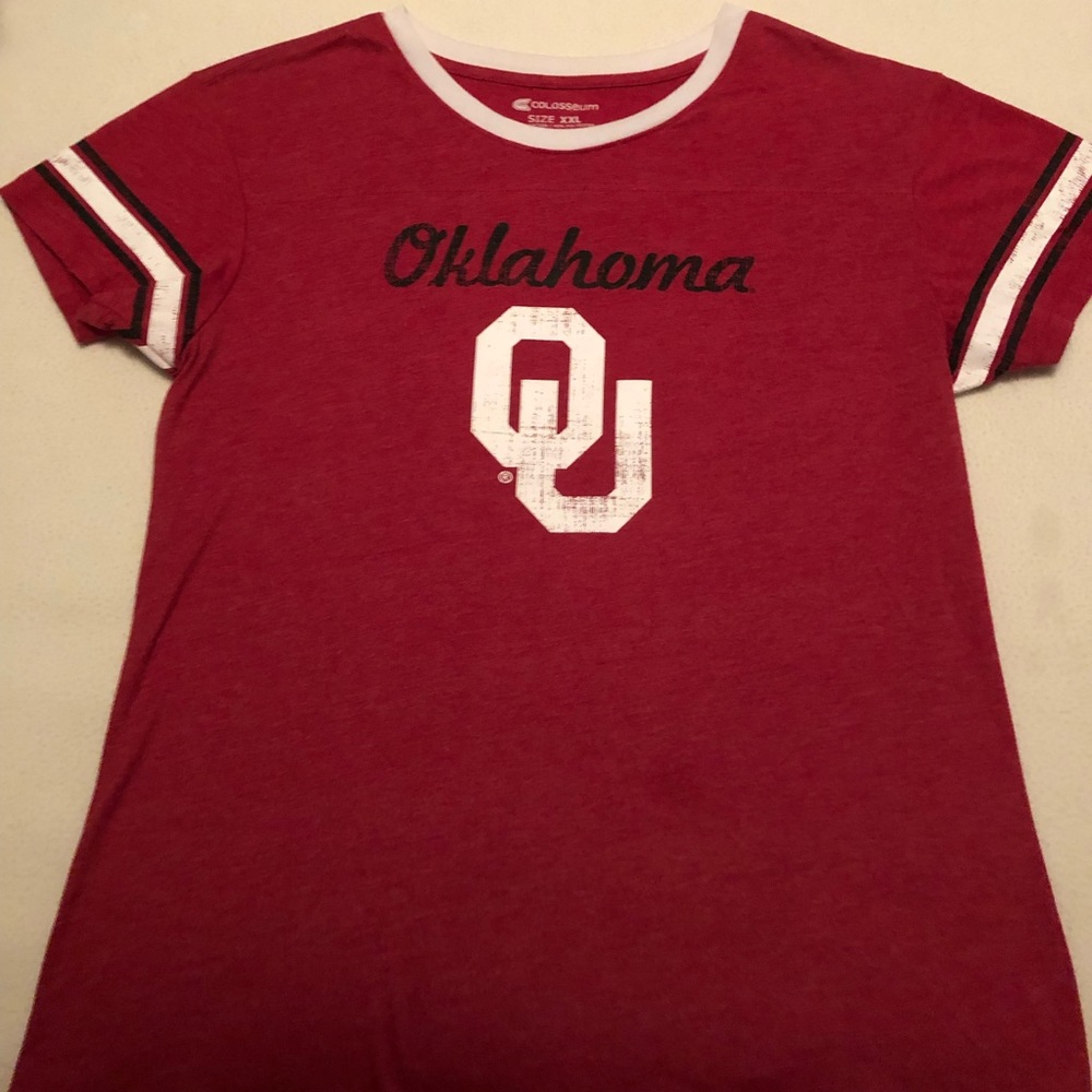 Oklahoma Sooners Women’s short sleeve T in Size XXL!   Worn a couple of times!